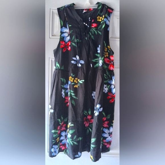 Old Navy Dresses & Skirts - Black floral summer dress